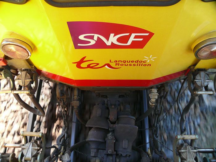 Uni�n entre vagones, con el emblema de la regi�n.