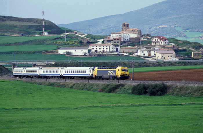 Los trenes Estrella han sido progresivamente sustituidos por el servicio de mayor gama denominado �Trenhotel�.