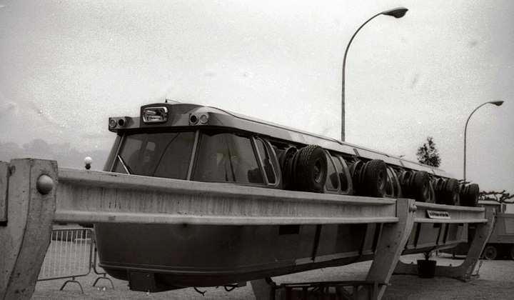 A principios de los a�os setenta se estudi� la sustituci�n de los trenes del �Topo� por el novedoso �Tren vertebrado� dise�ado por Alejandro Goicoechea, m�s conocido por otro de sus inventos ferroviarios: el Talgo. Fotograf�a de Miguel Cano L�pez-Luzatti