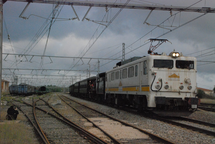 Autor: MARC LLINAS. En tren de vuelta a Figueres