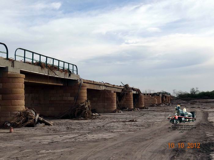 Restos del Puente de los 14 Ojos, sobre la Rambla de Nogalte. 