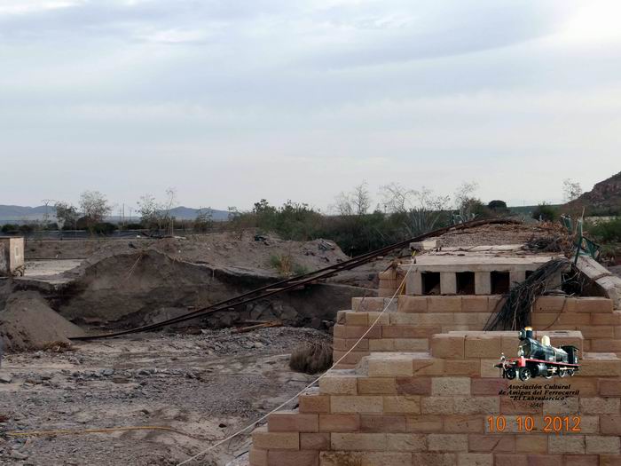 La fuerza del agua arrastr� tramos completo del tablero del puente de Nogalte