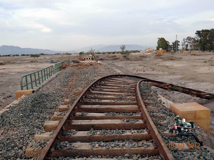 El agua remont� por encima del puente de Nogalte, desplazando toda la v�a all� situada