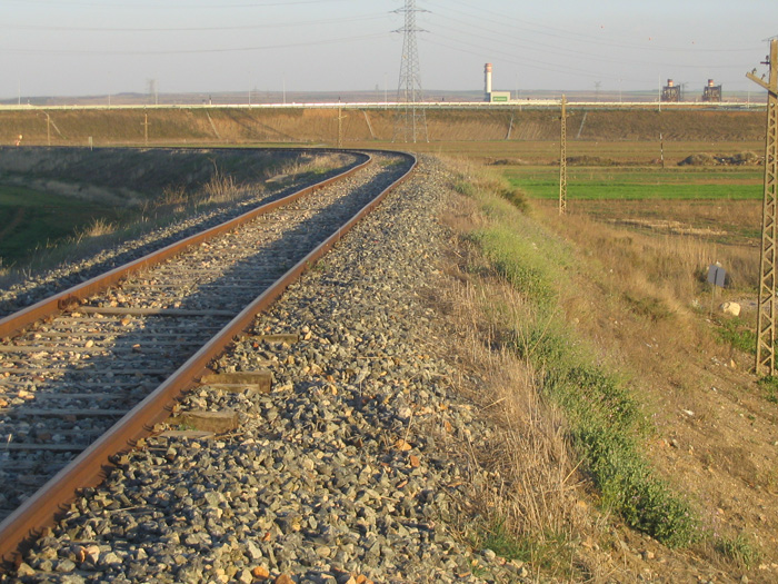 Salida de las v�as desde el apeadero de Villaseca hacia la estaci�n de Villaseca y Mocej�n