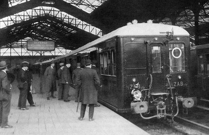 Locomotoras de la tercera serie, construidas para las nuevas l�neas el�ctricas.