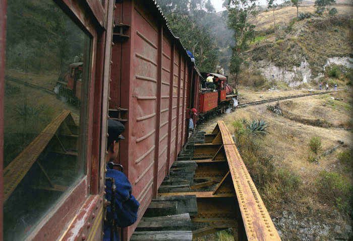 Locomotora 17 a su regreso de la Nariz del Diablo