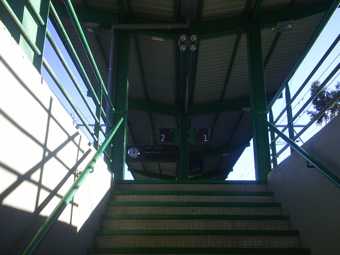 Acceso a andenes desde la estaci�n provisional