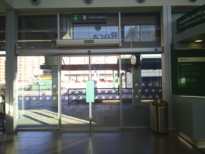 Vest�bulo y acceso al and�n principal de la estaci�n provisional