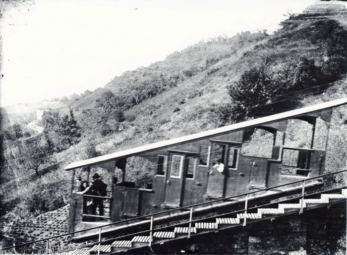 Uno de los coches del funicular de Artxanda, reci�n construido en los talleres de Mariano de Corral. Archivo EuskoTren/Museo Vasco del Ferrocarril