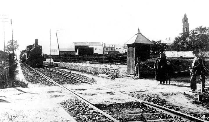 Paso a nivel del Camino del Fus de Massanassa (1927). Archivo Hist�rico Ferroviario FF-0880