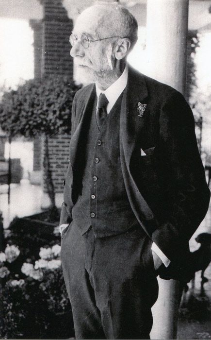El arquitecto Luis Landecho y Urr�es, concesionario del ferrocarril de Amorebieta a Gernika