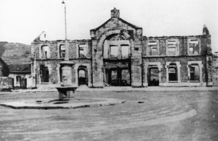 La estaci�n de Gernika qued� totalmente destruida en el criminal bombardeo de la hist�rica villa foral.