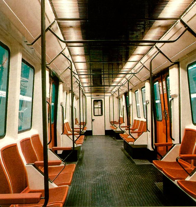 Unidades 2000, material cl�sico del Metro de Madrid, que cuenta en 1994 con 271 unidades.