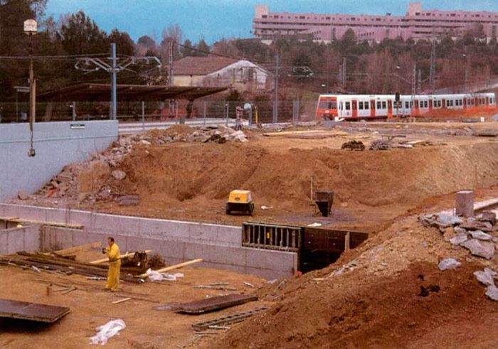 Nacen en 1995 los metros del Vall�s y del Baix Llobregat de FGC. Se llegar� directamente a la Universidad Aut�noma, con una nueva estaci�n en Bellaterra.