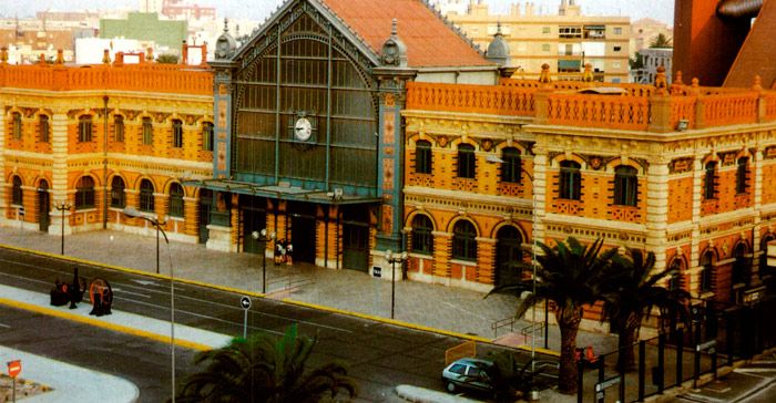 Fachada principal de la estaci�n de Almer�a.