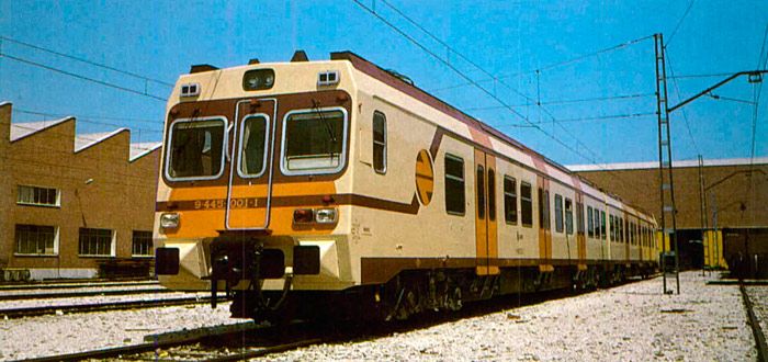 La composici�n M+M de la serie 445 s�lo circul� sin remolque intermedio en pruebas.