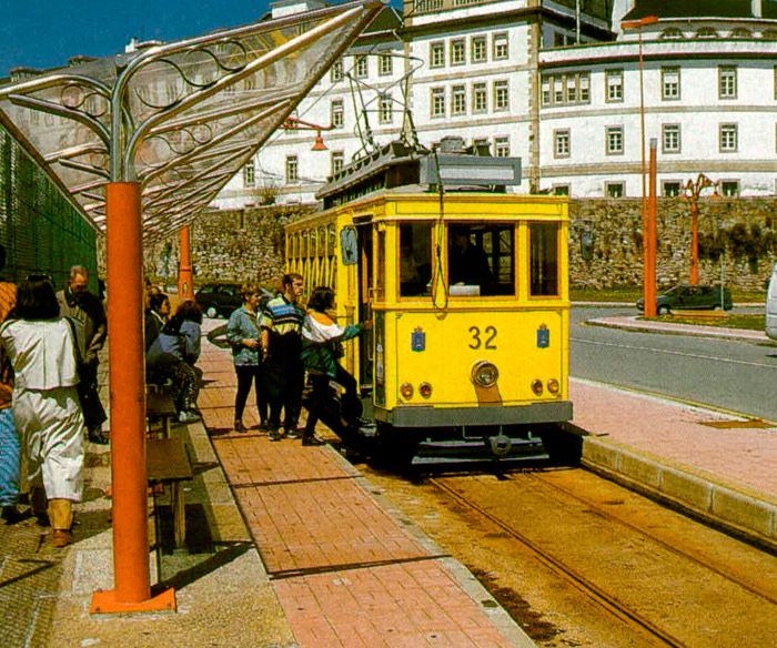 El tranv�a tur�stico de La Coru�a ampl�a su recorrido en 3,5 km en 1999.
