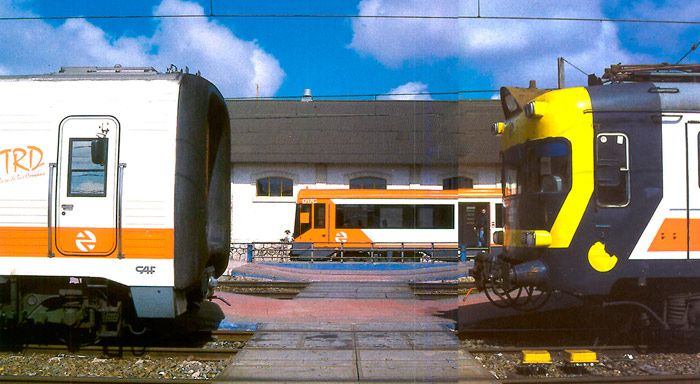 Tren TRD, unidad 440 reformada y electrotr�n, material utilizado para los servicios regionales en 2000.