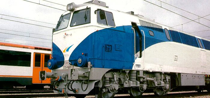 Nueva imagen para las locomotoras 333 de la UN de Grandes L�neas en 2000.