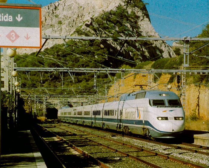 Tren Euromed en la estaci�n de Garraf en 2001.