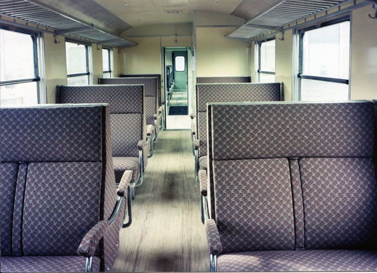 Los automotores y los remolques con furg�n contaban con un peque�o departamento de segunda clase. Archivo EuskoTren/Museo Vasco del Ferrocarril