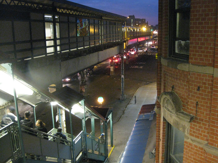 Acceso a la estaci�n de Simpson Street en la Avenida del Brox