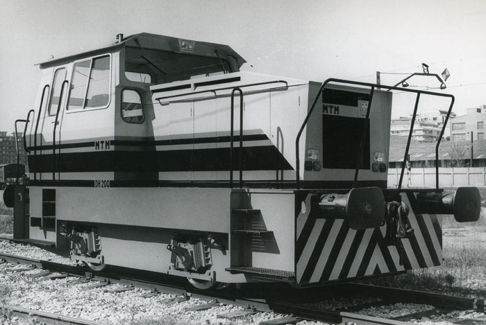 Prototipo de la locomotora Diesel-Hidr�ulica tipo M.T.M. DH-200 equivada con turbo-transmisor "Voith" .