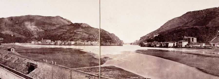Vista del paso del ferrocarril del Norte por el puerto de Pasajes. Fotograf�a de Jean Laurent. Archivo de la Biblioteca Nacional de Espa�a. Ministerio de Cultura.