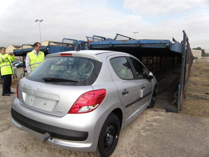 El primer coche entra en el piso bajo de la composici�n