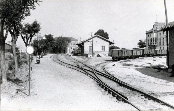 Vista de la estaci�n de Gallur, enlace del ferrocarril de v�a m�trica con el de v�a ancha del Norte. Foto Christian Schnabel. Archivo EuskoTren/Museo Vasco del Ferrocarril