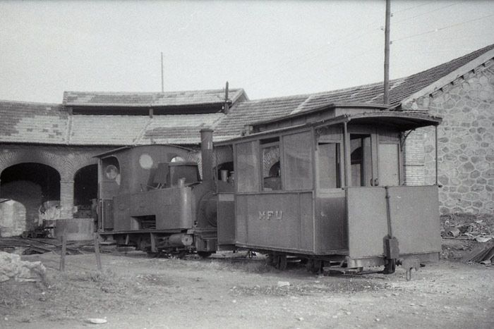 Peque�o coche de viajeros del ferrocarril de 60 cent�metros de ancho de v�a a las minas de Utrillas, hoy felizmente recuperado para el tren tur�stico de esta localidad turolense. 8 de abril de 1961. 